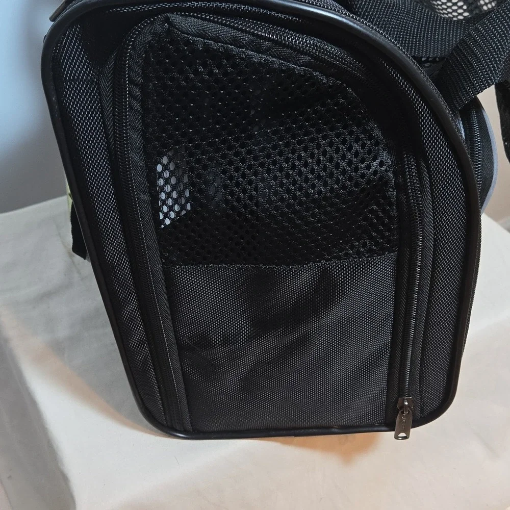NWT Zoofari Backpack Pet Carrier for Small Dogs and Cats Black/Silver 17.6 lb
